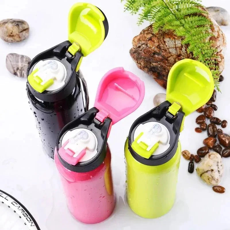 Mandotos CycleTherm insulated bottle with secure lid and sleek design, ideal for keeping beverages hot or cold during outdoor activities.