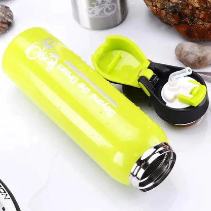 Mandotos CycleTherm insulated water bottle with a sleek design, featuring a secure lid and durable stainless steel construction.