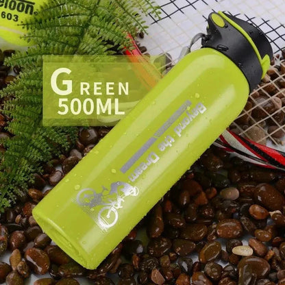 Mandotos CycleTherm insulated water bottle with a sleek design, featuring a durable stainless steel body and secure lid.