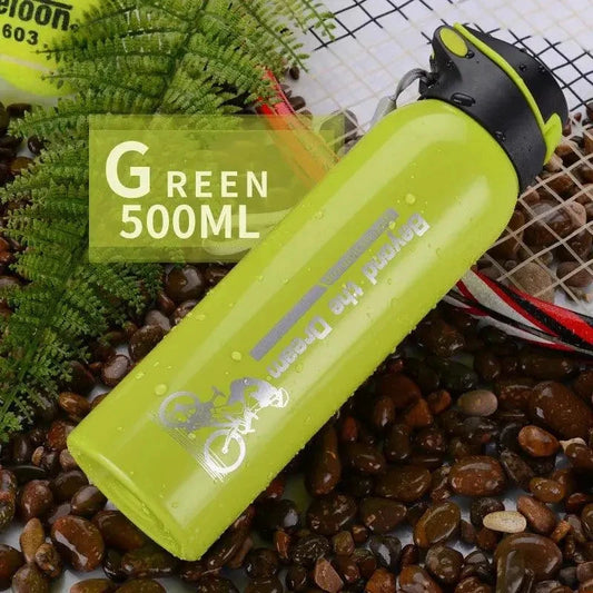 Mandotos CycleTherm insulated water bottle with a sleek design, featuring a durable stainless steel body and secure lid.
