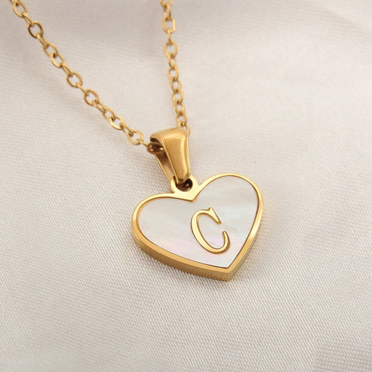 Mandotos white shell heart-shaped letter necklace with personalized 26-letter charm on a delicate clavicle chain for women jewelry.