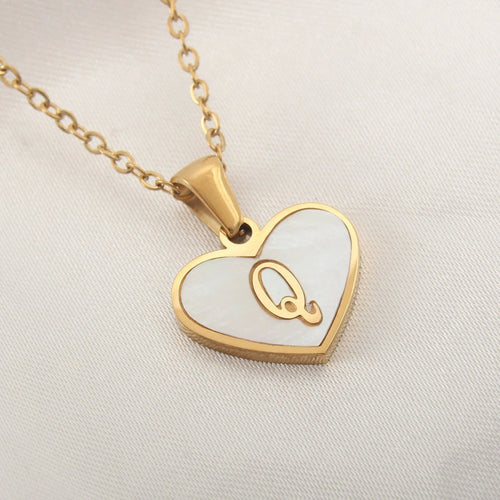 Mandotos white shell heart-shaped letter necklace with 26 letters, love-themed clavicle chain jewelry for women, perfect for Valentine's Day