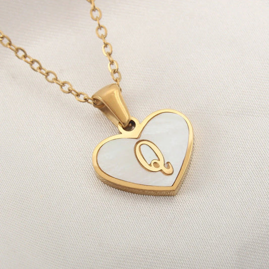 Mandotos white shell heart-shaped letter necklace with 26 letters, love-themed clavicle chain jewelry for women, perfect for Valentine's Day