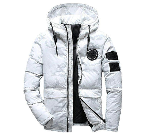 Mandotos men's camouflage winter parka with hood, slim fit, windproof and warm, ideal for casual outdoor adventures.