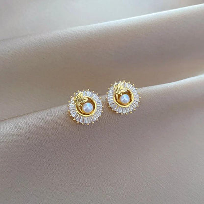 Mandotos fashion jewelry set with square full diamond personalized round ring, leaves necklace, and matching earrings.