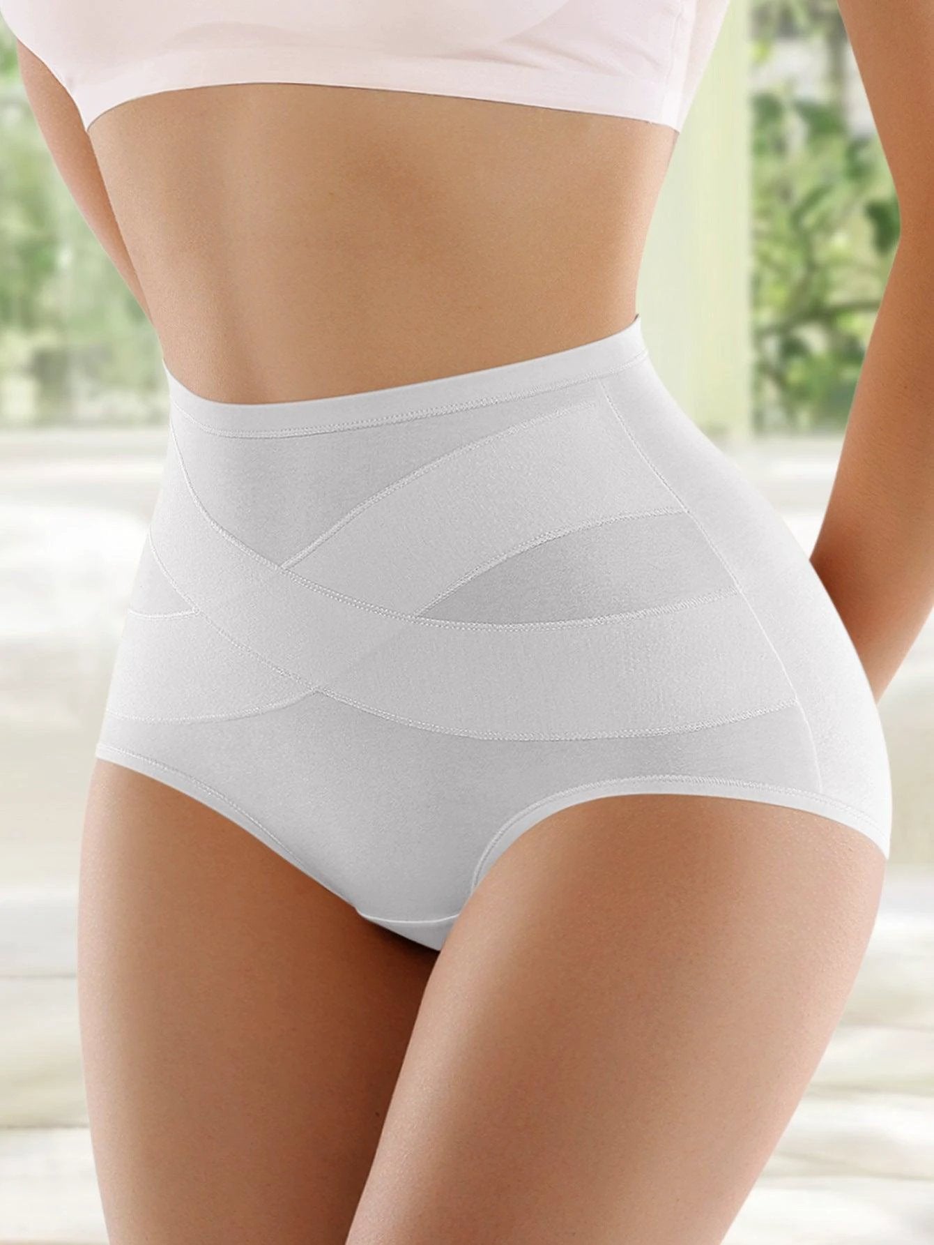 Mandotos high waist shaping briefs for women, large size, designed to enhance curves and provide comfortable support.