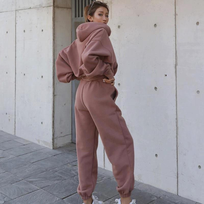 Mandotos women's autumn and winter casual hoodie coat and sports suit, featuring a cozy, stylish design for cold weather.