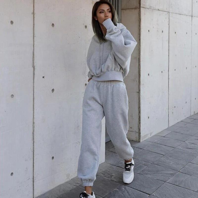 Mandotos women's autumn and winter casual hoodie coat with sports suit, featuring a cozy, stylish design for cold weather wear.