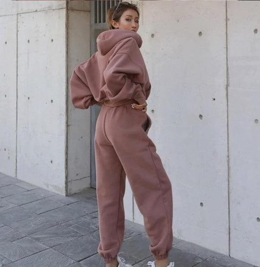 Mandotos women's autumn and winter casual hoodie coat and sports suit, featuring a comfortable, stylish outerwear and athletic ensemble.