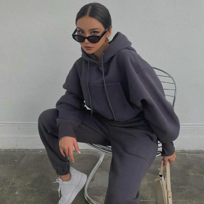 Mandotos women's autumn and winter casual hoodie coat and sports suit, featuring a comfortable, stylish design for cold weather.