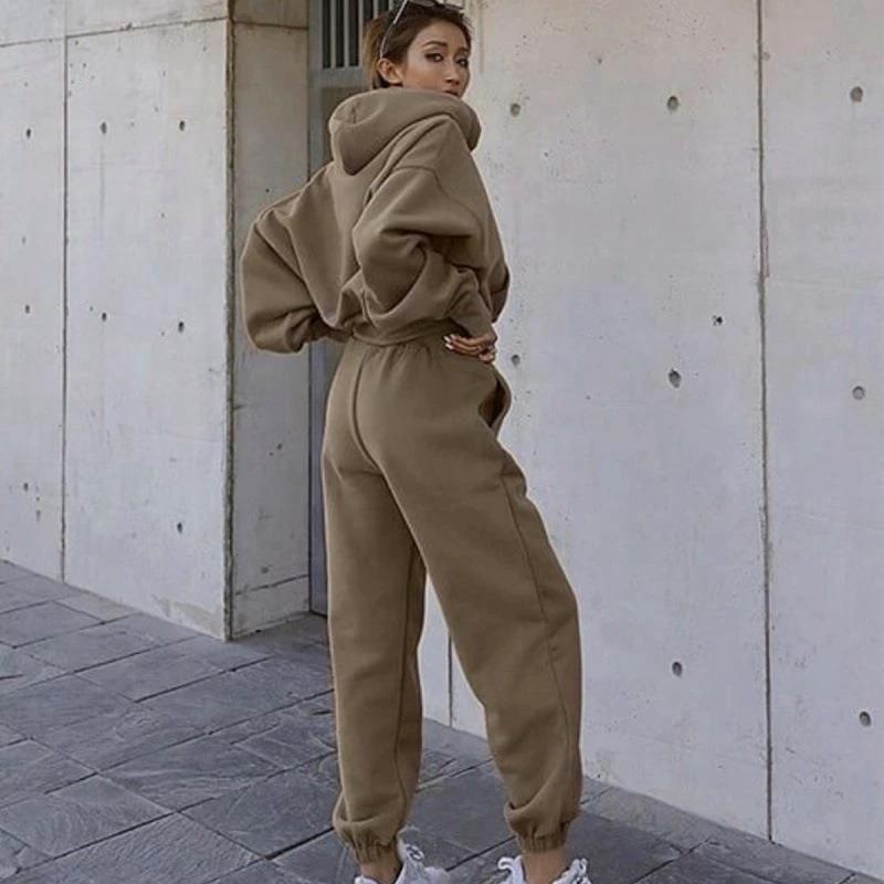 Mandotos women's autumn and winter casual hoodie coat and sports suit set, featuring a comfortable, stylish design for cold weather.