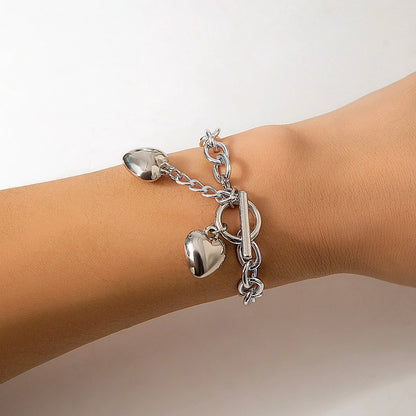 Mandotos thick chain lock and key pendant necklace, trendy fashion jewelry, featuring a bold chain with a detailed lock and key pendant.