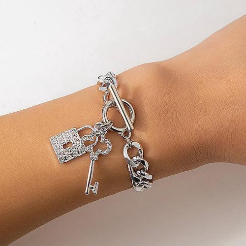 Mandotos thick chain lock and key pendant necklace, trendy fashion jewelry with bold metal chain and detailed pendant.