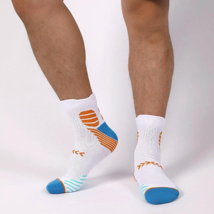 Mandotos trendy sports socks, 6 pairs of moisture-wicking ankle socks designed for running and hiking activities.