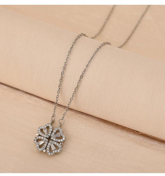 Mandotos four-leaf clover necklace made of non-fading light titanium steel, showcasing a luxury and elegant jewelry design.