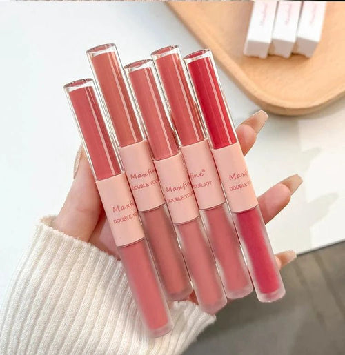 Mandotos double-end lip gloss with mirror finish and matte velvet side, long-lasting color and moisture for glossy and matte lips.