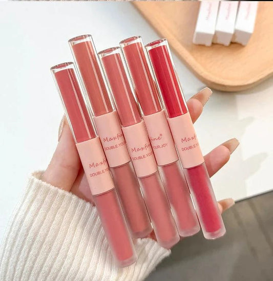Mandotos double-end lip gloss with mirror finish and matte velvet side, long-lasting color and moisture for glossy and matte lips.