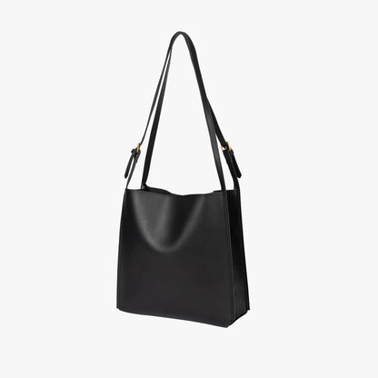 Mandotos eco-friendly vegan leather tote bag with stylish, sustainable design and spacious interior for everyday use.