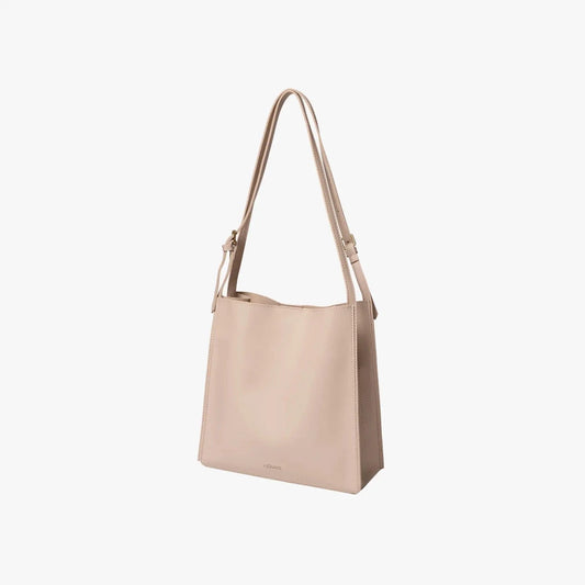 Mandotos eco-friendly vegan leather tote bag with stylish, sustainable design, featuring spacious interior and durable handles.