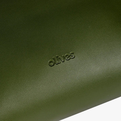 Mandotos eco-friendly vegan leather tote bag with stylish, sustainable design and spacious interior for everyday use.