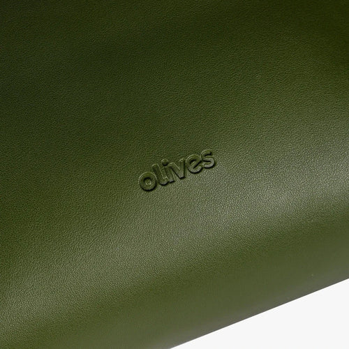 Mandotos eco-friendly vegan leather tote bag with stylish, sustainable design and spacious interior for everyday use.