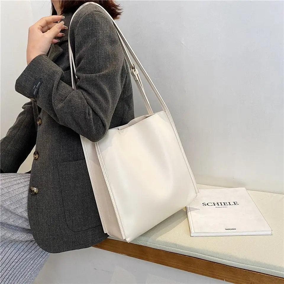 Mandotos eco-friendly vegan leather tote bag with sustainable design, stylish large handbag for everyday use.