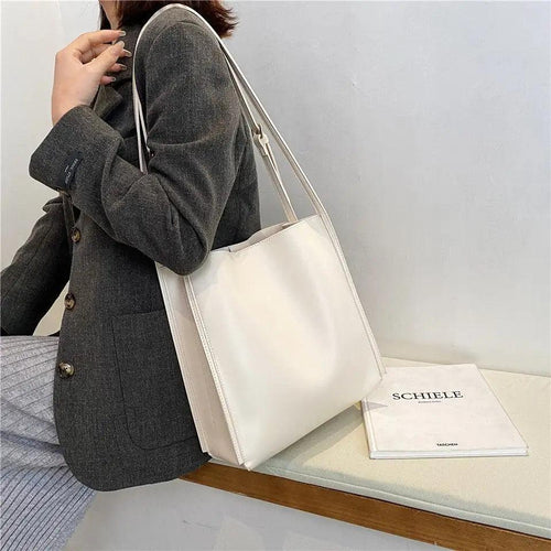 Mandotos eco-friendly vegan leather tote bag with sustainable design, stylish large handbag for everyday use.