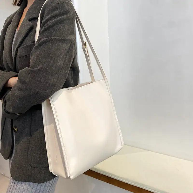 Mandotos eco-friendly vegan leather tote bag with stylish, sustainable design, featuring spacious interior and sleek handles.