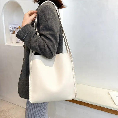 Mandotos eco-friendly vegan leather tote bag with stylish design, featuring spacious interior and sustainable materials for everyday use.