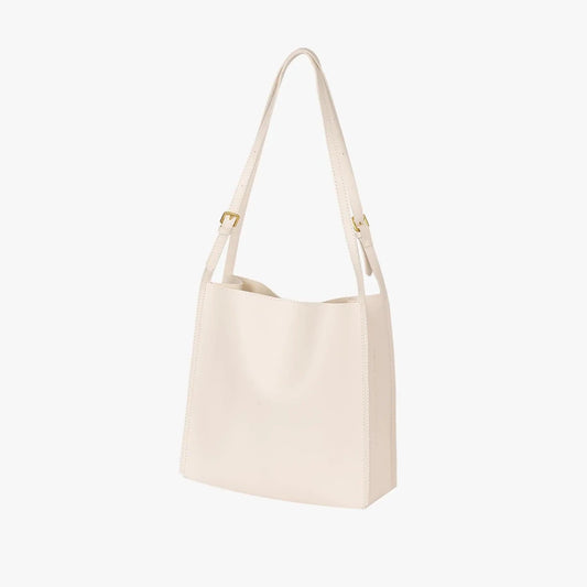 Mandotos eco-friendly vegan leather tote bag with stylish design, featuring sustainable materials and spacious interior.