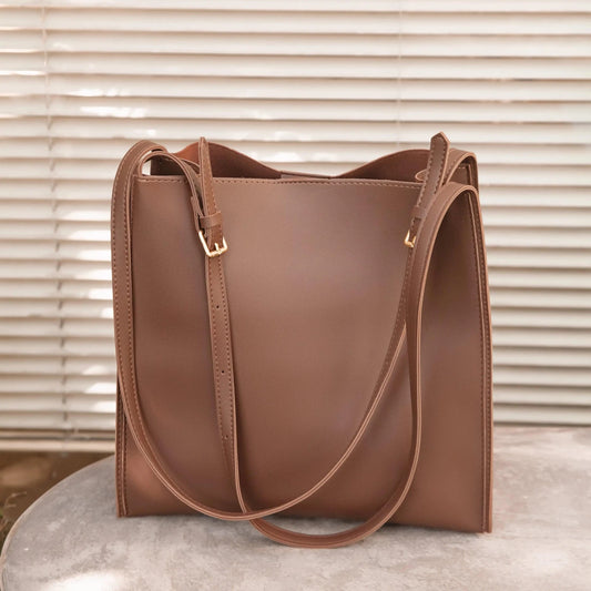 Mandotos eco-friendly vegan leather tote bag with stylish design, featuring sustainable materials and spacious interior.