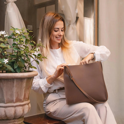 Eco-friendly vegan leather tote bag by MANDOTOS, featuring a stylish and sustainable design, perfect for everyday use.