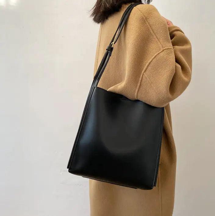 Mandotos eco-friendly vegan leather tote bag featuring a stylish, sustainable design with spacious interior and modern look.