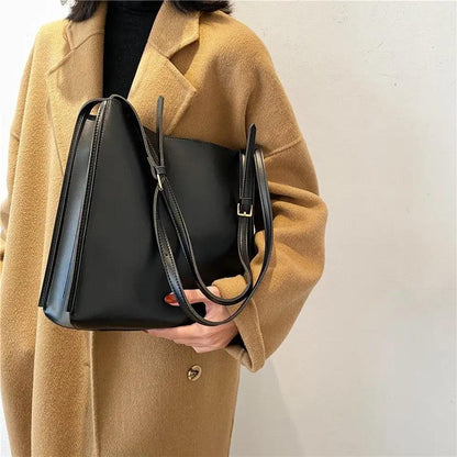 Mandotos eco-friendly vegan leather tote bag with stylish and sustainable design, featuring spacious interior and minimalist look.