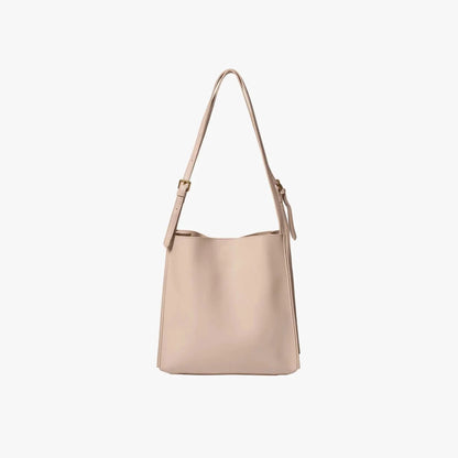 Mandotos eco-friendly vegan leather tote bag with stylish, sustainable design, featuring durable handles and spacious interior.