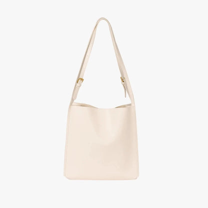 Mandotos eco-friendly vegan leather tote bag with stylish and sustainable design, featuring spacious interior and sleek exterior.