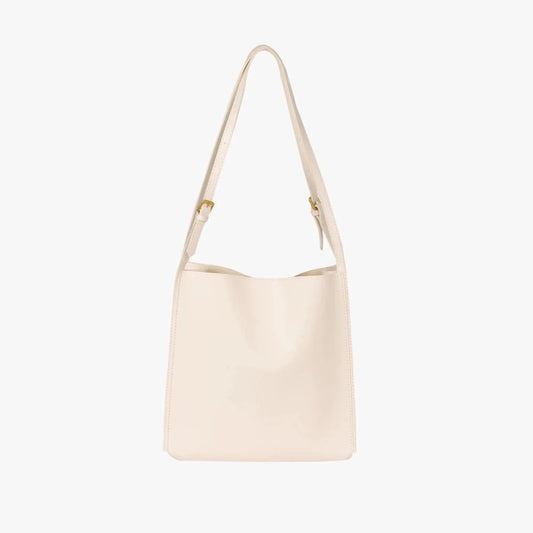 Mandotos eco-friendly vegan leather tote bag with stylish and sustainable design, featuring spacious interior and sleek exterior.