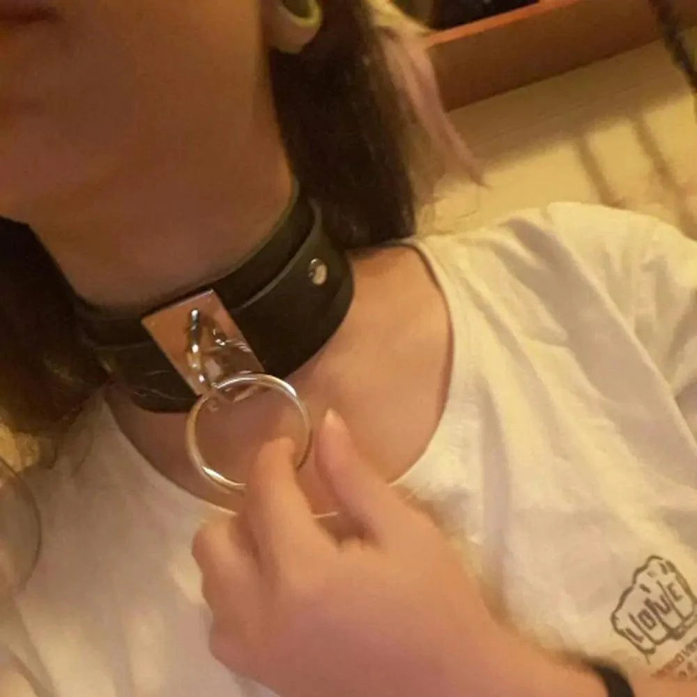 Black edgy leather choker collar with silver buckle detail, stylish accessory from MANDOTOS.