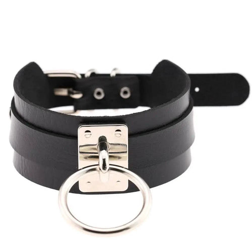 Black edgy leather choker collar from MANDOTOS with metal detailing, designed for stylish and bold fashion statements.