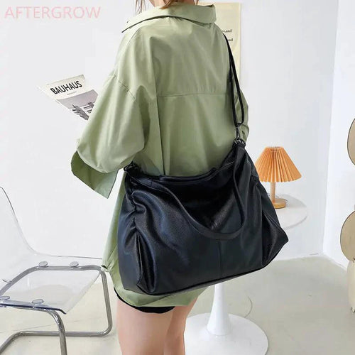 Mandotos elegant leather carryall bag with sturdy handles and sleek design, perfect for stylish everyday use.