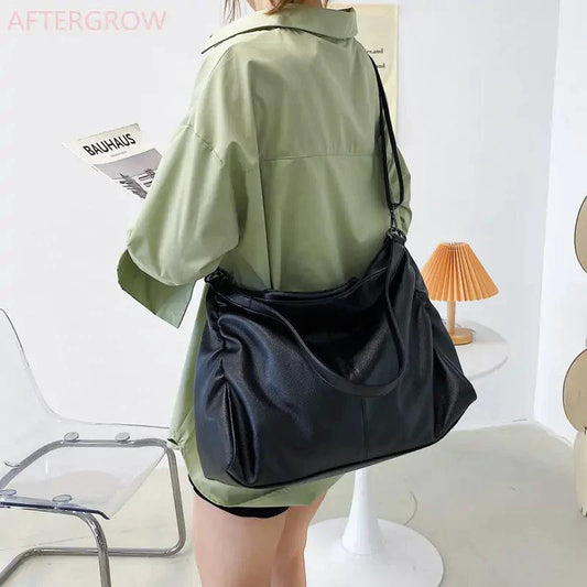 Mandotos elegant leather carryall bag with sturdy handles and sleek design, perfect for stylish everyday use.