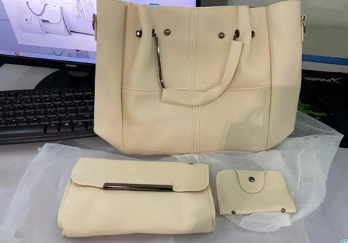 Mandotos European and American fashion single shoulder messenger bag for women with tassels, three-piece design, stylish and functional.