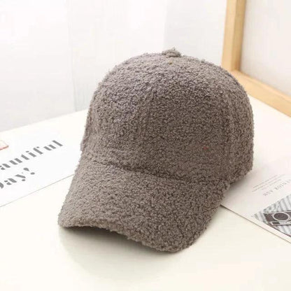 Mandotos fall style baseball hat with a casual, autumn-inspired design and adjustable strap for a comfortable fit.