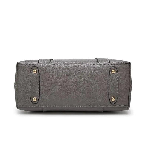 Mandotos fashion women’s shoulder bag with stylish design, suitable for ladies’ everyday use and casual outings.