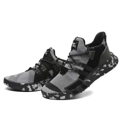 Mandotos Featherweight outdoor running shoes with breathable mesh upper and versatile design for active outdoor wear.