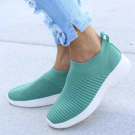 Mandotos flat knitted shoes in beige with a rounded toe and slip-on design, showcasing a comfortable, stylish footwear option.