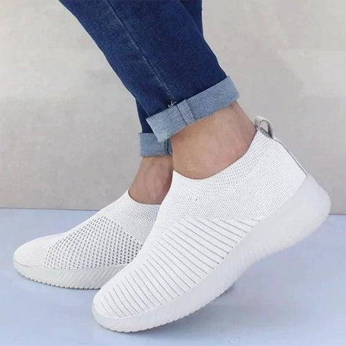 Mandotos flat knitted shoes with a sleek design, featuring soft fabric and comfortable fit for casual wear.