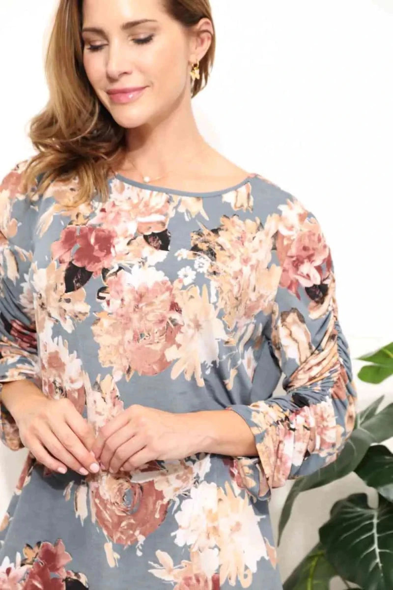 Mandotos Floral Grace boatneck blouse with a floral pattern and relaxed fit, featuring a feminine and stylish design.