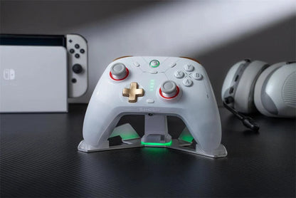 Mandotos GameSir Cyclone 2 wireless Bluetooth controller for Nintendo Switch, iPhone, and Android with Hall Effect joystick.