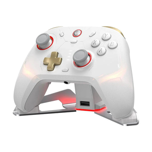 Mandotos GameSir Cyclone 2 wireless Bluetooth game controller for Nintendo Switch, iPhone, and Android with Hall Effect joystick.